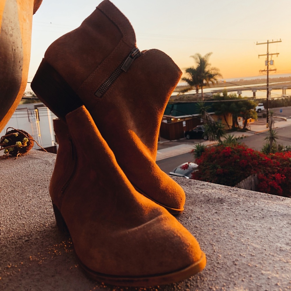 Lucky Brand Tan/Light Brown Booties/Size: 8. - Picture 3 of 3